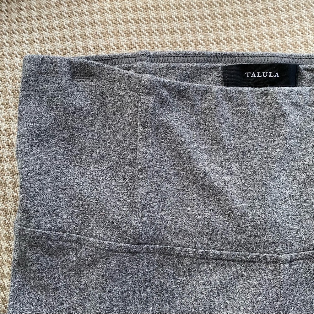 Aritzia Talula leggings, grey tweed color, SIZE MEDIUM - Picture 5 of 7
